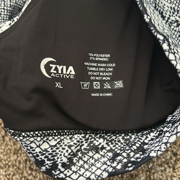 ZYIA Monochrome Snake Print Sports Bra - Picture 2 of 4